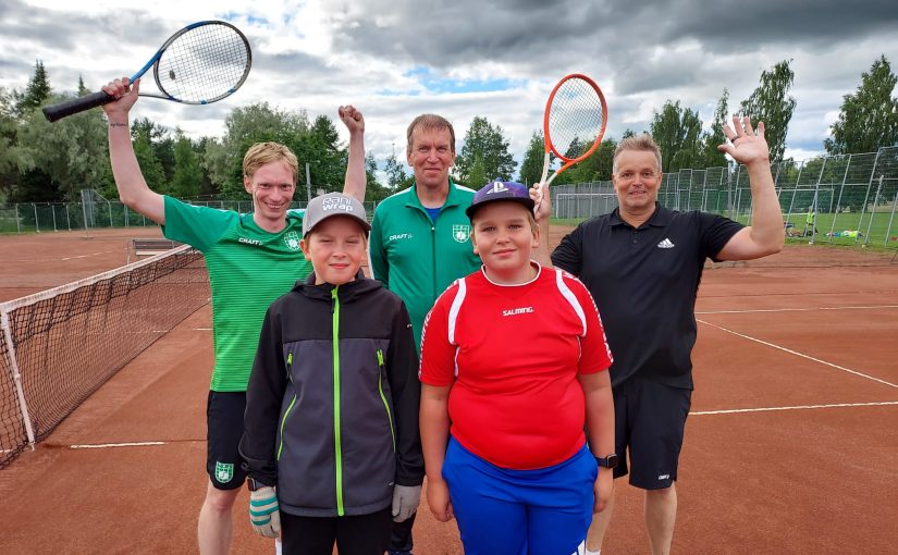 Herrlaget inledde serien med seger i Ylivieska!